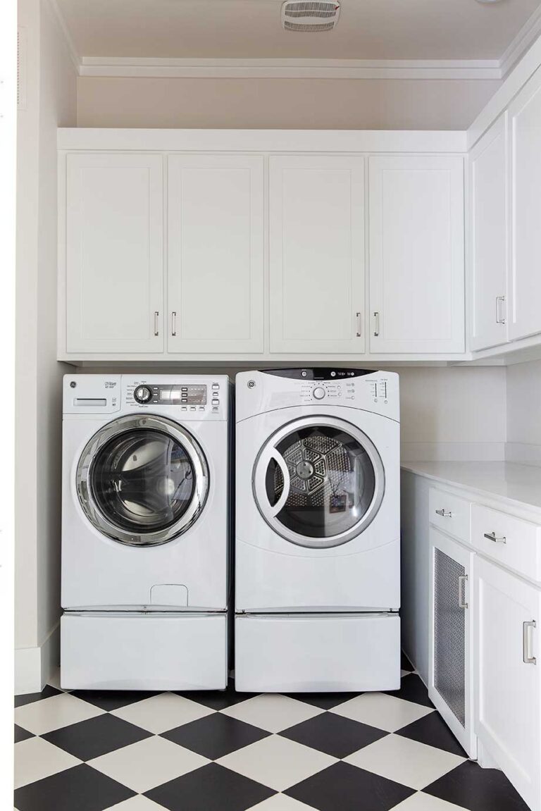 Canyon-Creek-Transitional-Laundry-Room-1