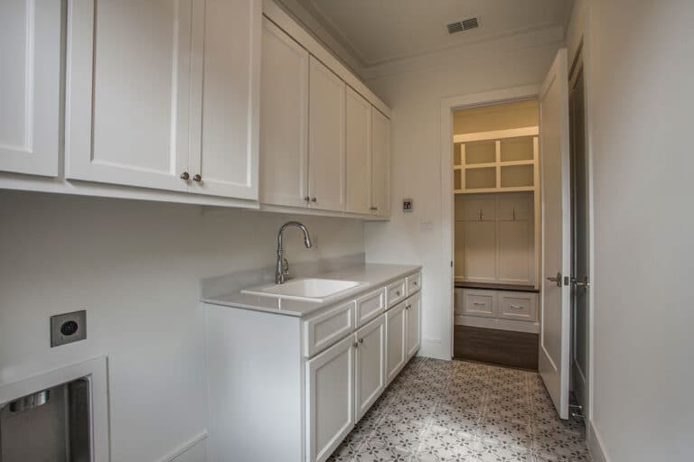 Grassmere-Transitional-Laundry-Room1