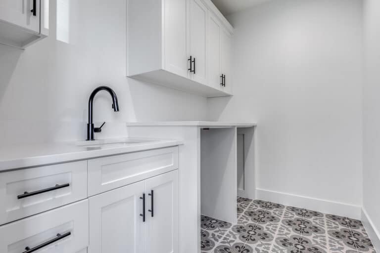 Ridgehaven-Clean-Traditional-Laundry-Room1