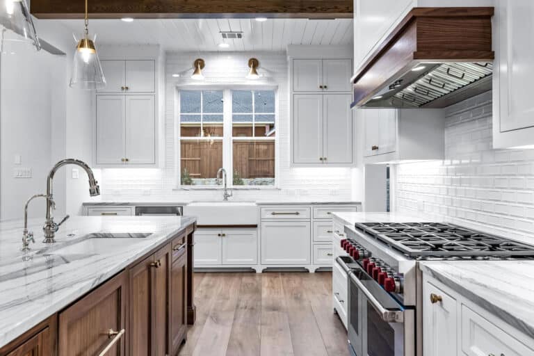 Silver-Cliff-Transitional-Kitchen2